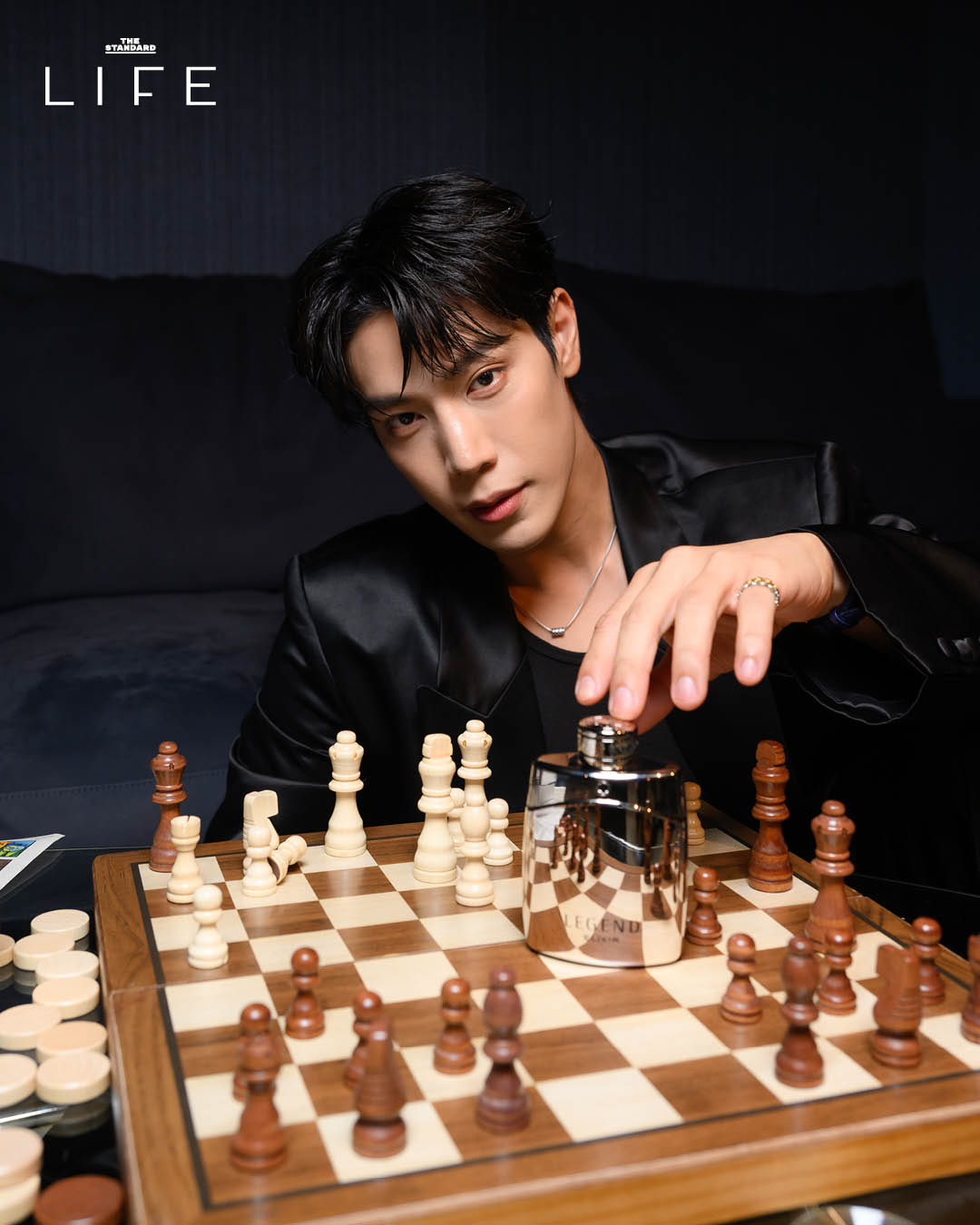ภาพ เกรท สพล และ ไบร์ท รพีพงศ์ ถ่ายคู่กับน้ำหอม Montblanc Legend Elixir 3