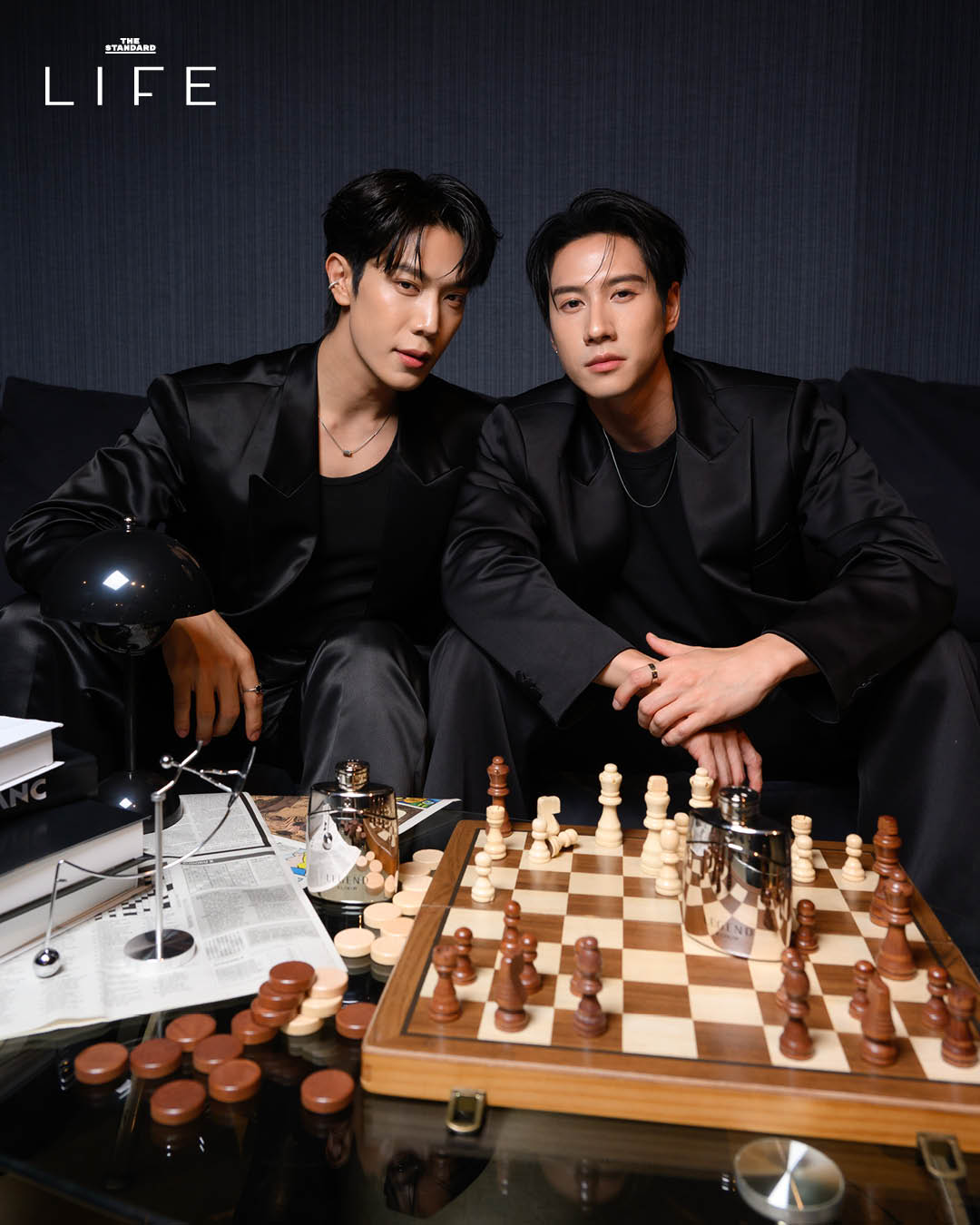 ภาพ เกรท สพล และ ไบร์ท รพีพงศ์ ถ่ายคู่กับน้ำหอม Montblanc Legend Elixir 6