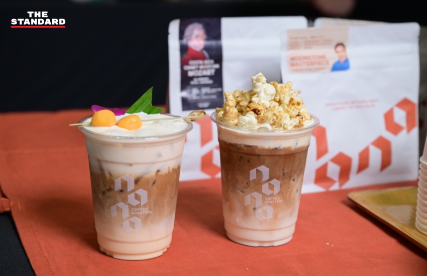 ภาพบรรยากาศงาน ICONIC CRAFT COFFEE EXPO 2026 ที่ไอคอนสยาม มีผู้คนกำลังเลือกซื้อและชิมกาแฟ 2