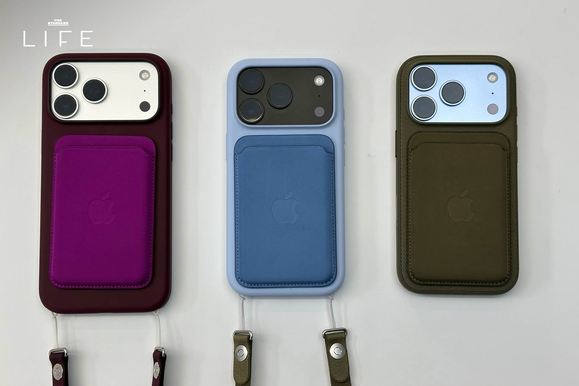 ภาพสมาร์ทโฟน iPhone 18 Pro Max สีดำ แสดงหน้าจอและตัวเครื่อง 8