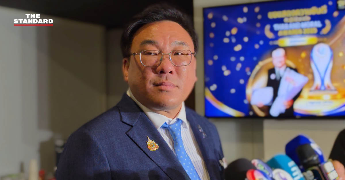 จุลพันธ์ อมรวิวัฒน์ รัฐมนตรีว่าการกระทรวงแรงงาน ให้สัมภาษณ์ที่รัฐสภา