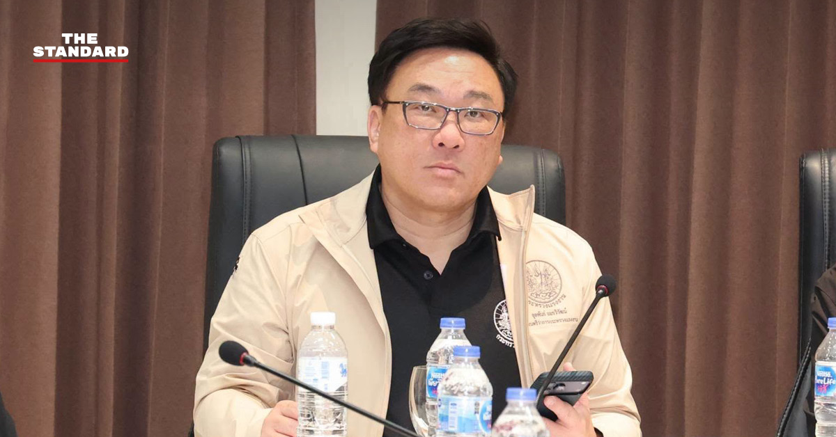 จุลพันธ์ อมรวิวัฒน์ รัฐมนตรีว่าการกระทรวงแรงงาน กำลังให้สัมภาษณ์