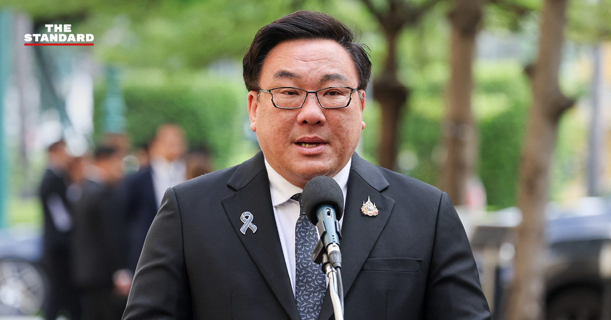 ภาพจุลพันธ์ อมรวิวัฒน์ รัฐมนตรีว่าการกระทรวงแรงงาน ให้สัมภาษณ์สื่อมวลชน