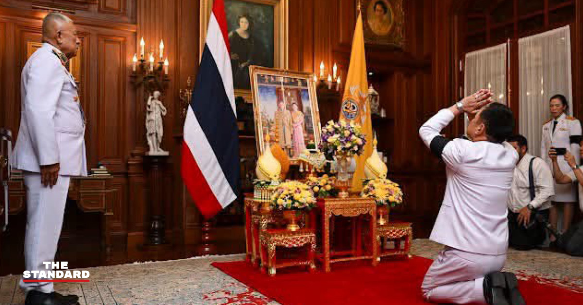 อนุทิน ชาญวีรกูล โพสต์ภาพแจกันดอกไม้พระราชทานเนื่องในวันเกิด 60 ปี