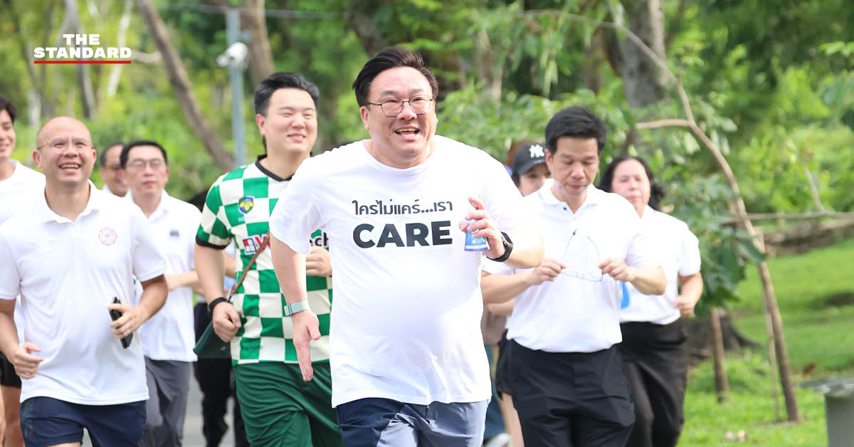 รัฐมนตรีว่าการกระทรวงแรงงานและคณะผู้บริหารกำลังวิ่งในกิจกรรม ‘RUN FOR CARE’