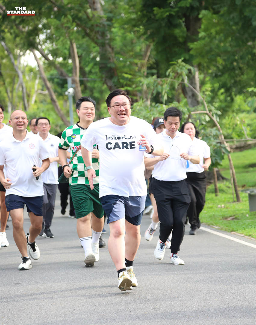รัฐมนตรีว่าการกระทรวงแรงงานและคณะผู้บริหารกำลังวิ่งในกิจกรรม ‘RUN FOR CARE’ 1