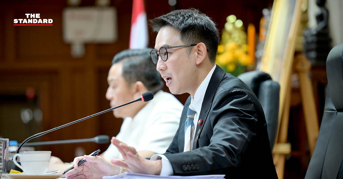 ภาพวรศิษฎ์ เลียงประสิทธิ์ รัฐมนตรีช่วยว่าการกระทรวงมหาดไทย แถลงข่าวกรณีทุจริตสอบท้องถิ่น