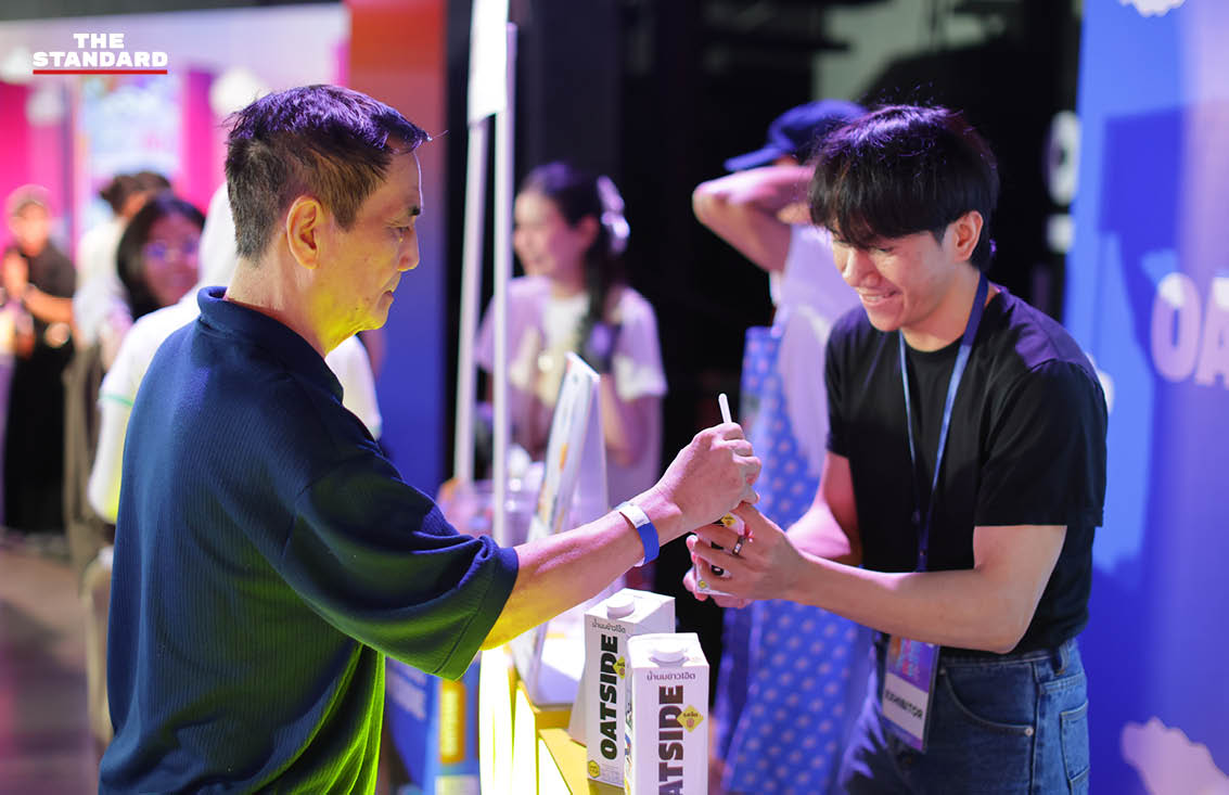 ผู้คนกำลังเข้าร่วมกิจกรรมในงาน LONG LIFE FEST 2026 ที่เน้นการสำรวจสุขภาพและร่างกาย 8