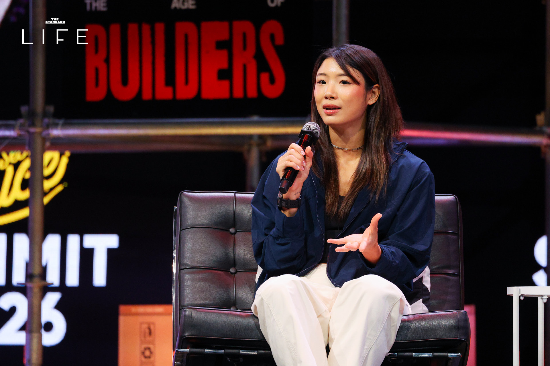 ภาพผู้ร่วมเสวนา 3 ท่านบนเวที Longevity Lab On Stage ในงาน The Secret Sauce Summit 2026 10