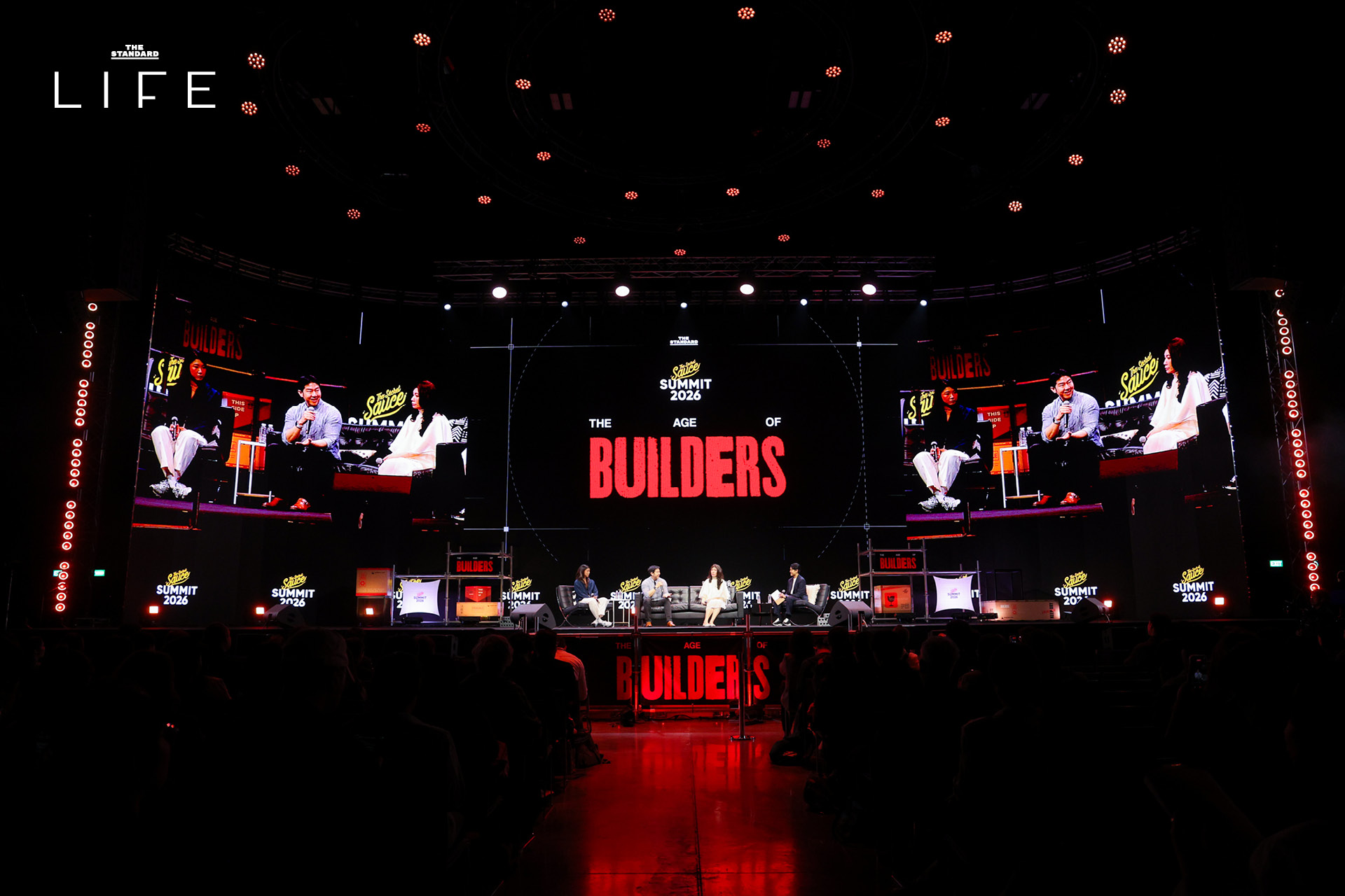 ภาพผู้ร่วมเสวนา 3 ท่านบนเวที Longevity Lab On Stage ในงาน The Secret Sauce Summit 2026 13