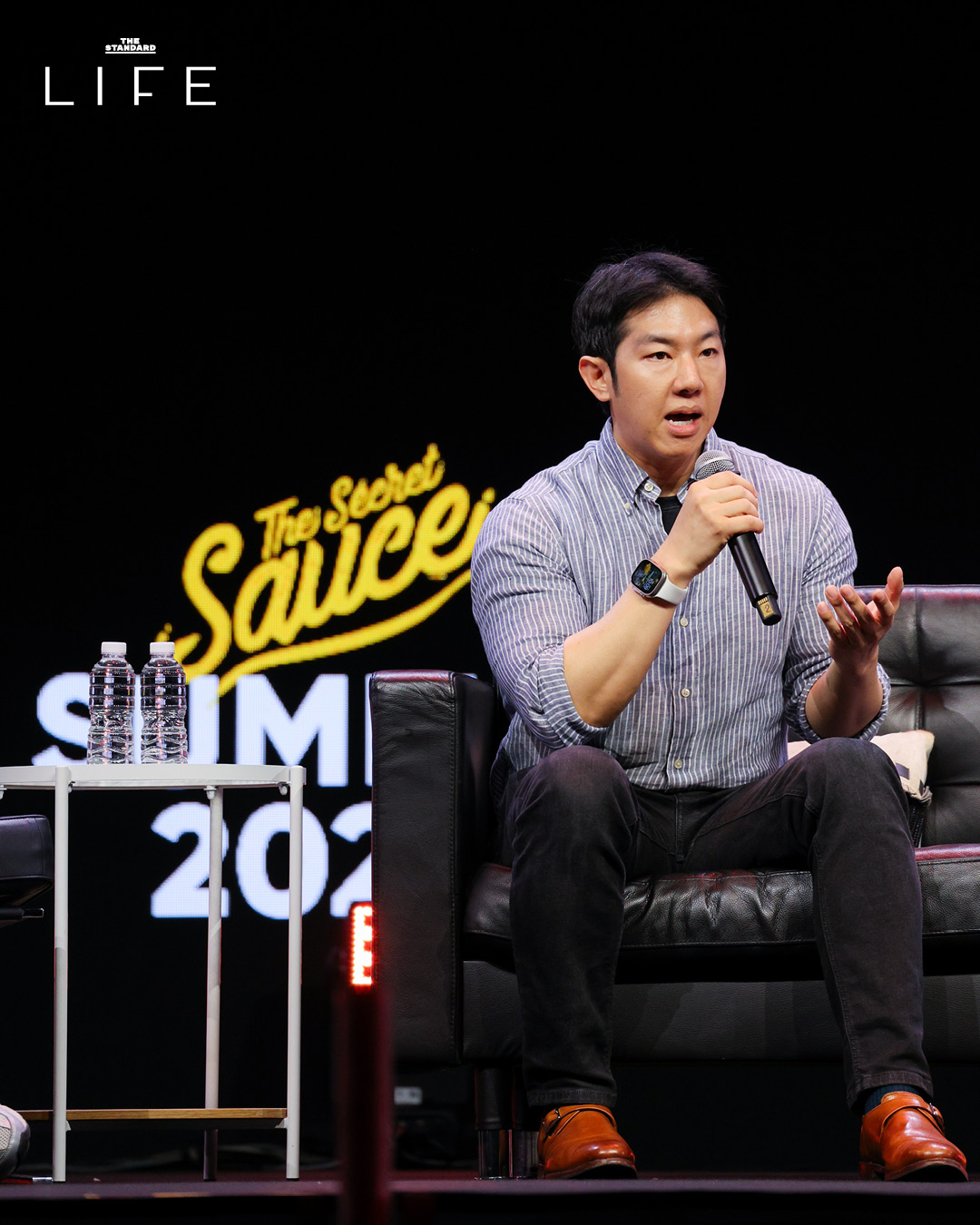 ภาพผู้ร่วมเสวนา 3 ท่านบนเวที Longevity Lab On Stage ในงาน The Secret Sauce Summit 2026 9