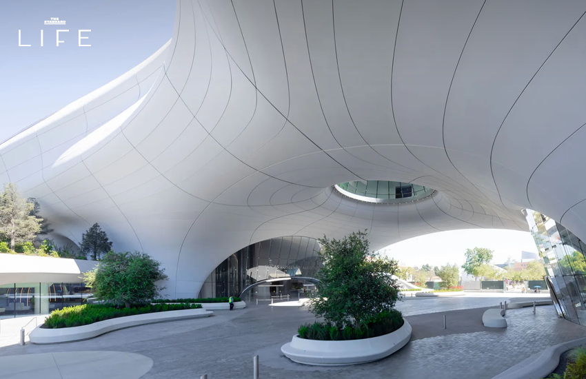 ภาพอาคาร Lucas Museum of Narrative Art ที่ลอสแอนเจลิส ซึ่งมีรูปทรงคล้ายก้อนเมฆหรือยานอวกาศ 1