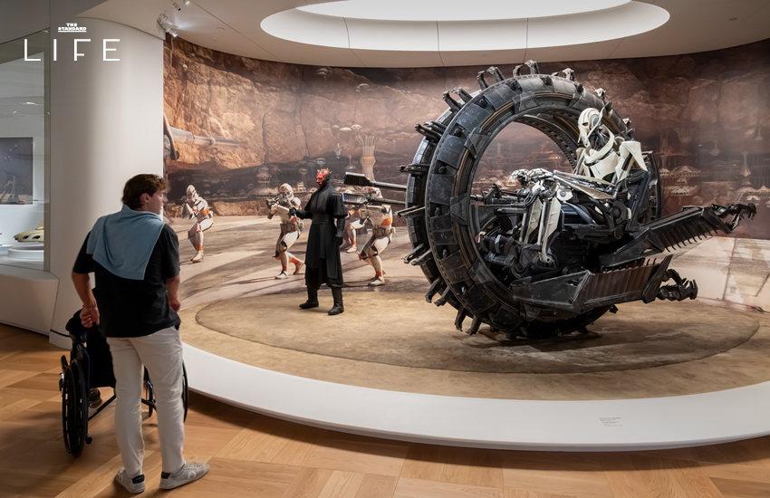 ภาพอาคาร Lucas Museum of Narrative Art ที่ลอสแอนเจลิส ซึ่งมีรูปทรงคล้ายก้อนเมฆหรือยานอวกาศ 12