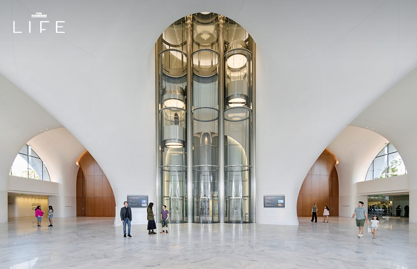 ภาพอาคาร Lucas Museum of Narrative Art ที่ลอสแอนเจลิส ซึ่งมีรูปทรงคล้ายก้อนเมฆหรือยานอวกาศ 6