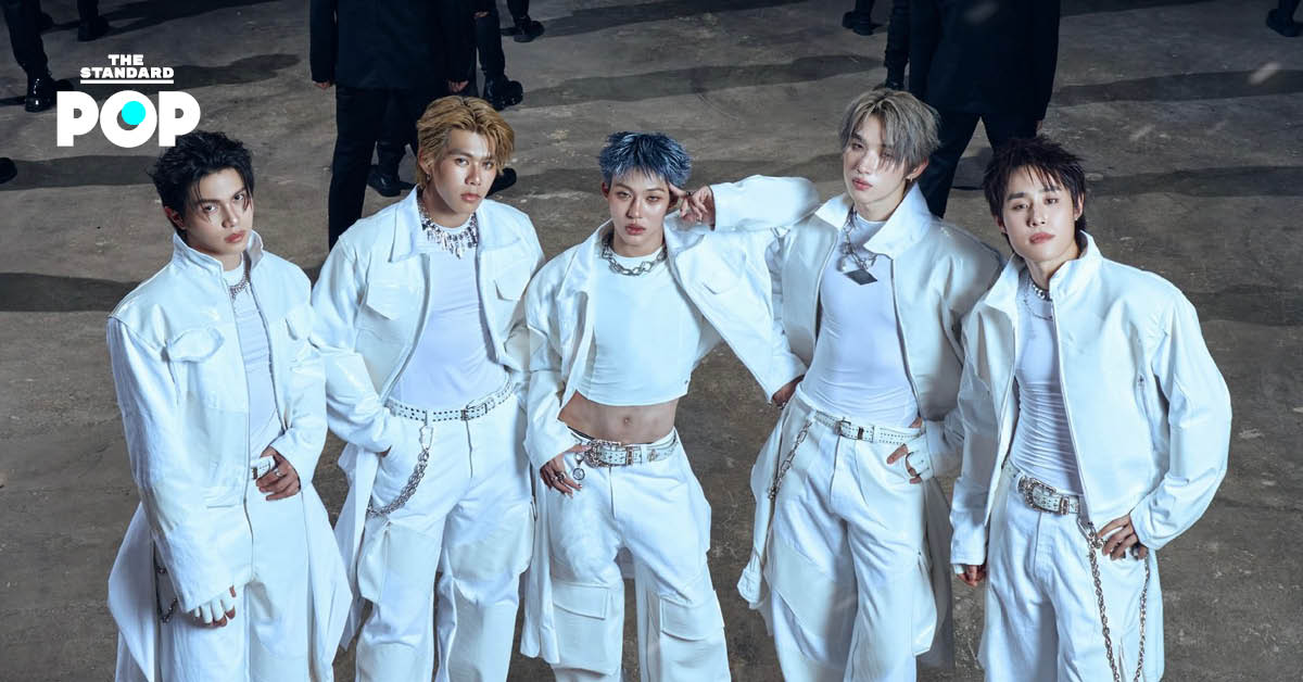ภาพสมาชิกวง LYKN ทั้ง 5 คนในมิวสิกวิดีโอเพลง ‘หน้าไหว้หลังหลอก (Oh My Gosh)’
