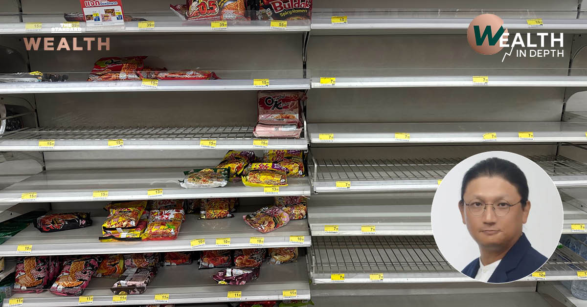 ภาพปกข่าวผู้บริหารมาม่า พร้อมข้อความเกี่ยวกับน้ำท่วมและ Panic Buying