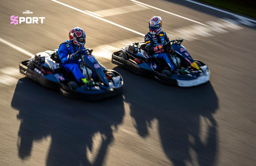 แม็กซ์ เวอร์สแตพเพน นักขับ F1 กำลังขับโกคาร์ตในการแข่งขัน Max vs 100 4