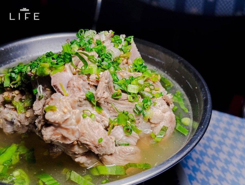 ภาพบรรยากาศร้าน Mitr Street ย่านท่าเตียน มองเห็นวิววัดโพธิ์ 16