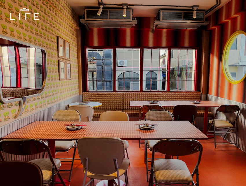 ภาพบรรยากาศร้าน Mitr Street ย่านท่าเตียน มองเห็นวิววัดโพธิ์ 2
