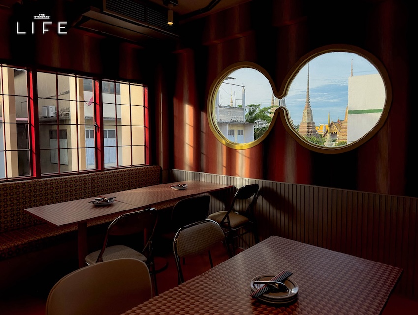 ภาพบรรยากาศร้าน Mitr Street ย่านท่าเตียน มองเห็นวิววัดโพธิ์ 5