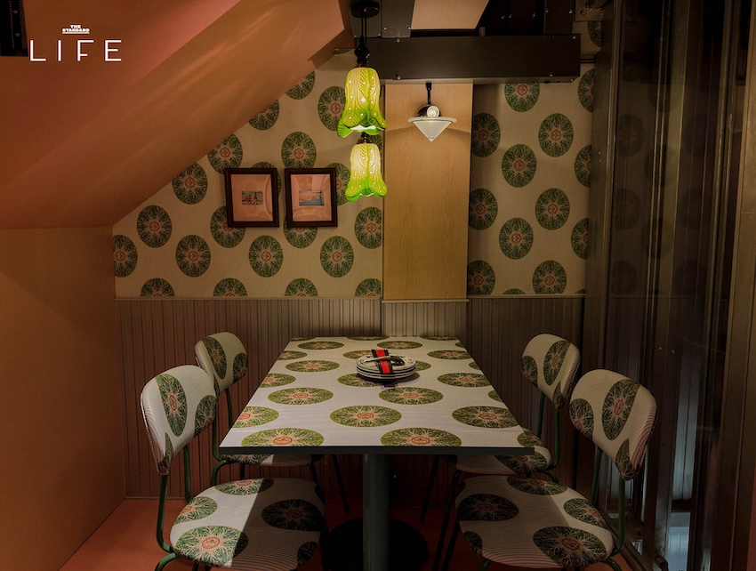 ภาพบรรยากาศร้าน Mitr Street ย่านท่าเตียน มองเห็นวิววัดโพธิ์ 8