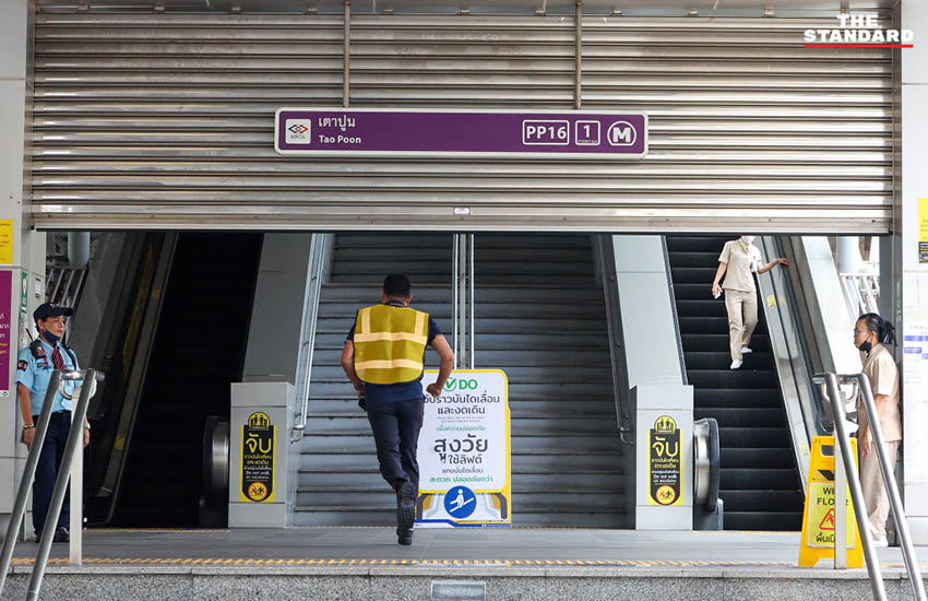เจ้าหน้าที่ดับเพลิงเข้าควบคุมสถานการณ์ไฟฟ้าลัดวงจรบนรางรถไฟฟ้า MRT สถานีเตาปูน 5