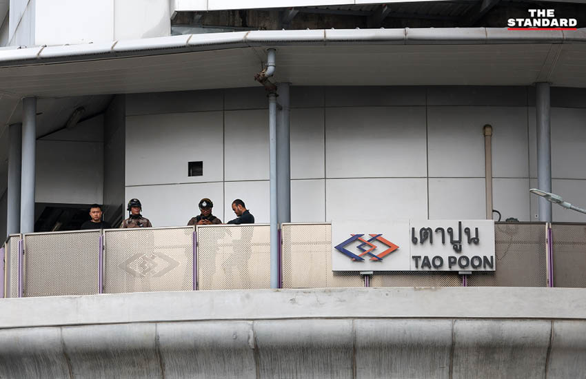 เจ้าหน้าที่ดับเพลิงเข้าควบคุมสถานการณ์ไฟฟ้าลัดวงจรบนรางรถไฟฟ้า MRT สถานีเตาปูน 6