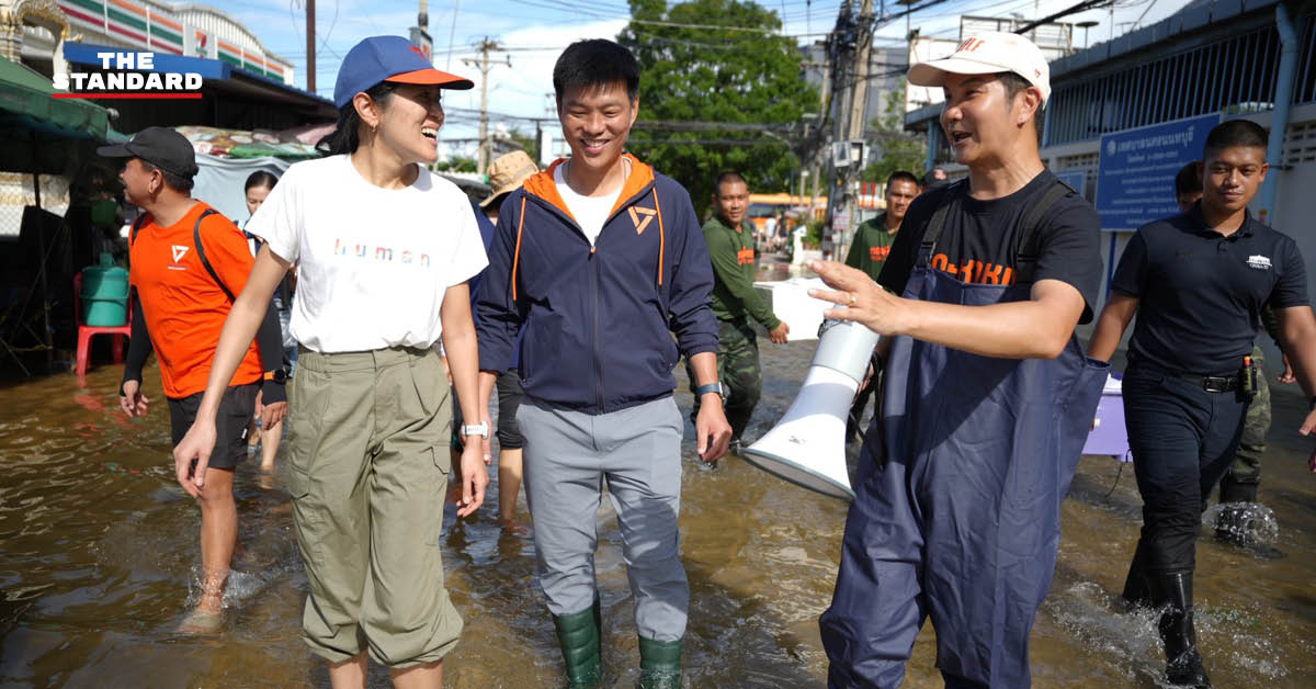 ณัฐพงษ์ เรืองปัญญาวุฒิ ลงพื้นที่จังหวัดนนทบุรี ตรวจสอบระบบระบายน้ำและแจกจ่ายอาหารให้ผู้ประสบภัย