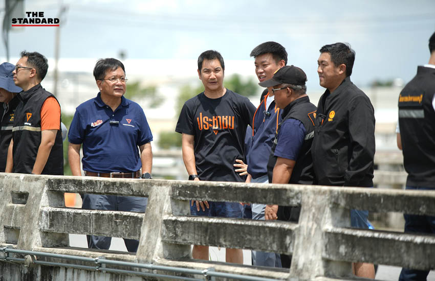 ณัฐพงษ์ เรืองปัญญาวุฒิ ลงพื้นที่จังหวัดนนทบุรี ตรวจสอบระบบระบายน้ำและแจกจ่ายอาหารให้ผู้ประสบภัย 7