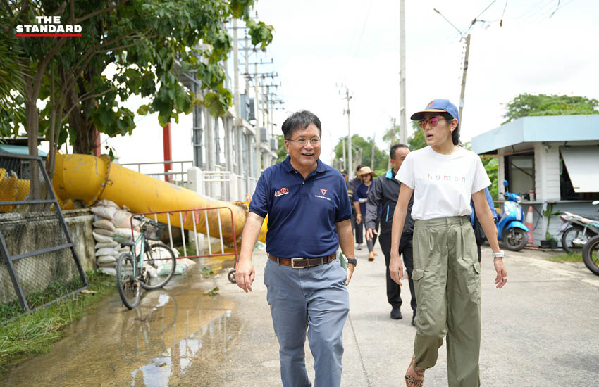 ณัฐพงษ์ เรืองปัญญาวุฒิ ลงพื้นที่จังหวัดนนทบุรี ตรวจสอบระบบระบายน้ำและแจกจ่ายอาหารให้ผู้ประสบภัย 8
