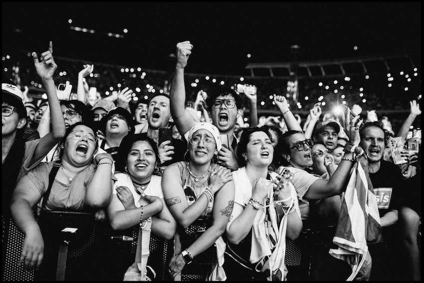 ภาพคอลลาจของสองพี่น้อง Gallagher วง Oasis พร้อมภาพแฟนคลับและบรรยากาศงานเทศกาลหนัง 6