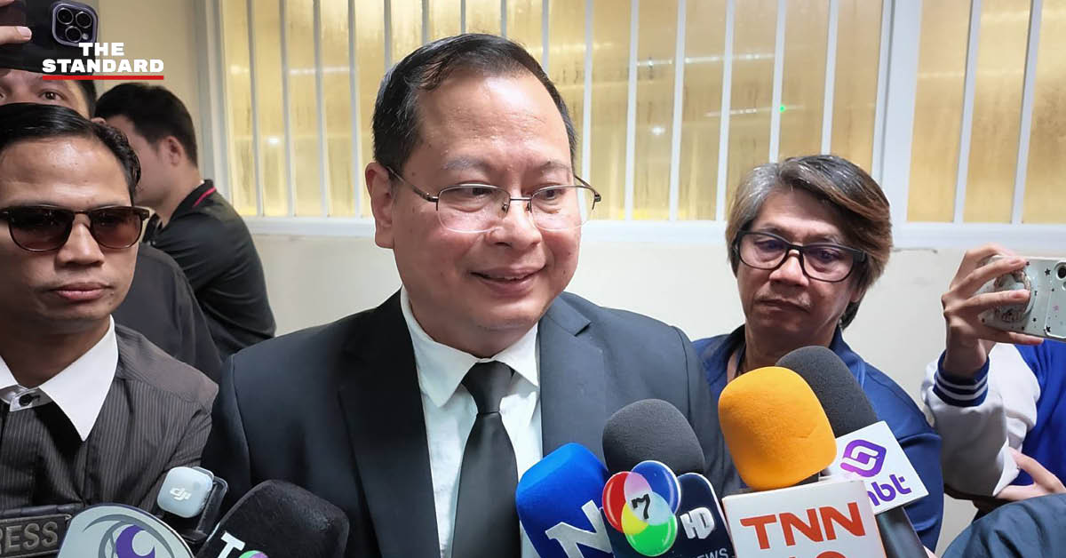 ปกรณ์ นิลประพันธ์ รองนายกรัฐมนตรีฝ่ายกฎหมาย ให้สัมภาษณ์สื่อมวลชน