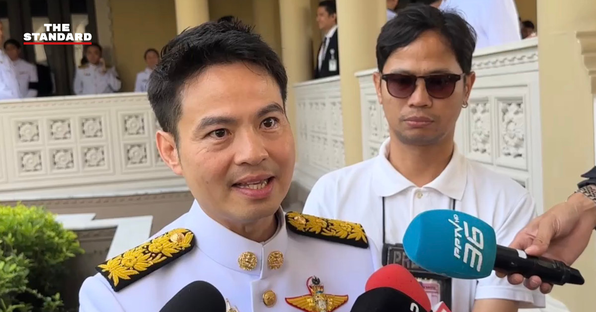 ภราดร ปริศนานันทกุล รัฐมนตรีประจำสำนักนายกรัฐมนตรี ให้สัมภาษณ์สื่อมวลชน