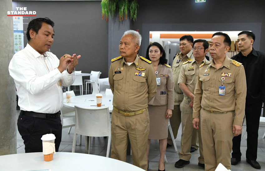 โสภณ ซารัมย์ ประธานรัฐสภา ตรวจสอบฝ้าเพดานโรงอาหารกินนี่พร้อมเจ้าหน้าที่กรมโยธาธิการและผังเมือง 3