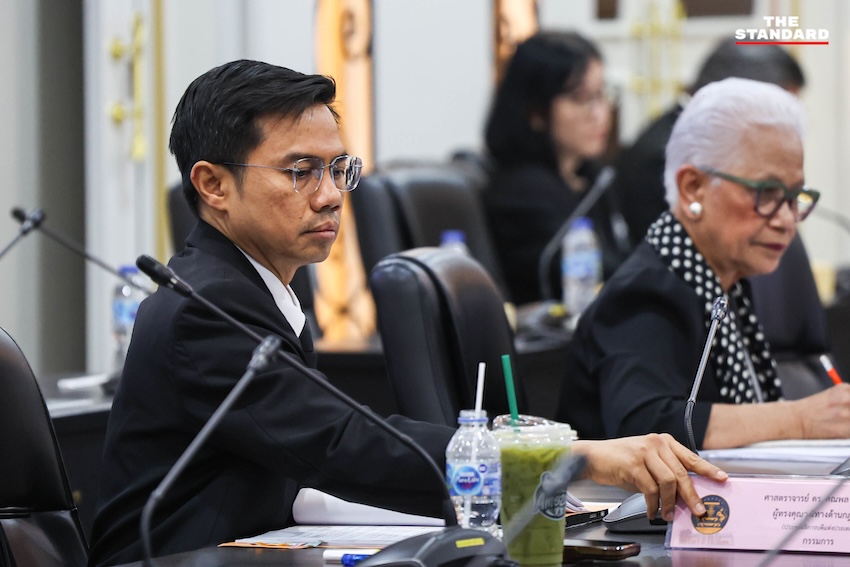 ภาพการประชุมคณะกรรมการสร้างเสริมสังคมสันติสุข นำโดย ปกรณ์ นิลประพันธ์ ที่ทำเนียบรัฐบาล 6