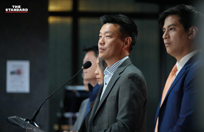 ณัฐพงษ์ เรืองปัญญาวุฒิ หัวหน้าพรรคประชาชน แถลงข่าวประเด็น กกต. ละเว้นสั่งฟ้องนักการเมือง 1