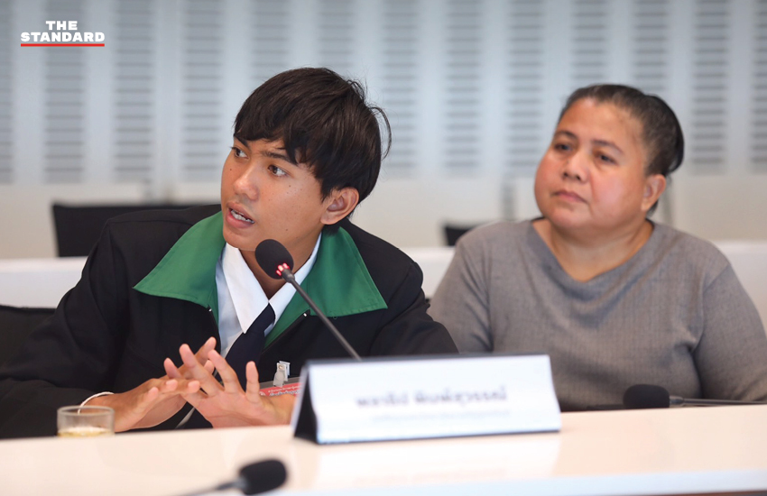ณัฐพงษ์ เรืองปัญญาวุฒิ หัวหน้าพรรคประชาชน แถลงข่าวพร้อมคณะครม.เงา และตัวแทนนักศึกษา 2