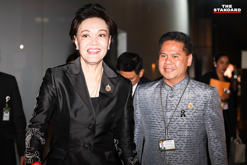 พิพัฒน์ รัชกิจประการ รองนายกรัฐมนตรี เป็นประธานการประชุมคณะรัฐมนตรี 12