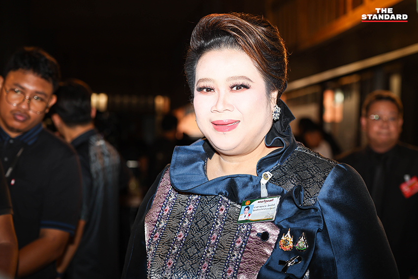 พิพัฒน์ รัชกิจประการ รองนายกรัฐมนตรี เป็นประธานการประชุมคณะรัฐมนตรี 13