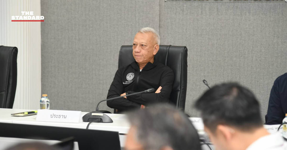 พิพัฒน์ รัชกิจประการ รองนายกรัฐมนตรีและรัฐมนตรีว่าการกระทรวงคมนาคม เป็นประธานการประชุมวอร์รูมรับมือน้ำท่วม