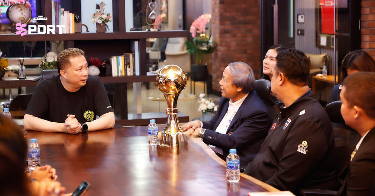 พิชญ์ โพธารามิก มอบเงิน 10 ล้านบาท ให้กับนักกีฬาวอลเลย์บอลหญิงทีมชาติไทยพร้อมโค้ชและนายกสมาคมฯ