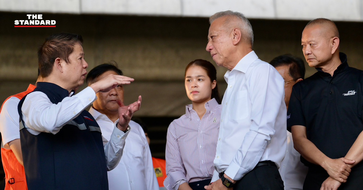 พิพัฒน์ รัชกิจประการ รองนายกรัฐมนตรี ให้สัมภาษณ์กรณีท่อน้ำมันซึมที่พระราม 3
