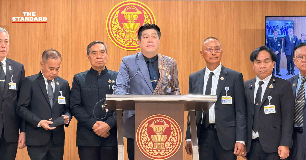 พิสิษฐ์ อภิวัฒนาพงศ์ สมาชิกวุฒิสภา แถลงข่าวที่รัฐสภา