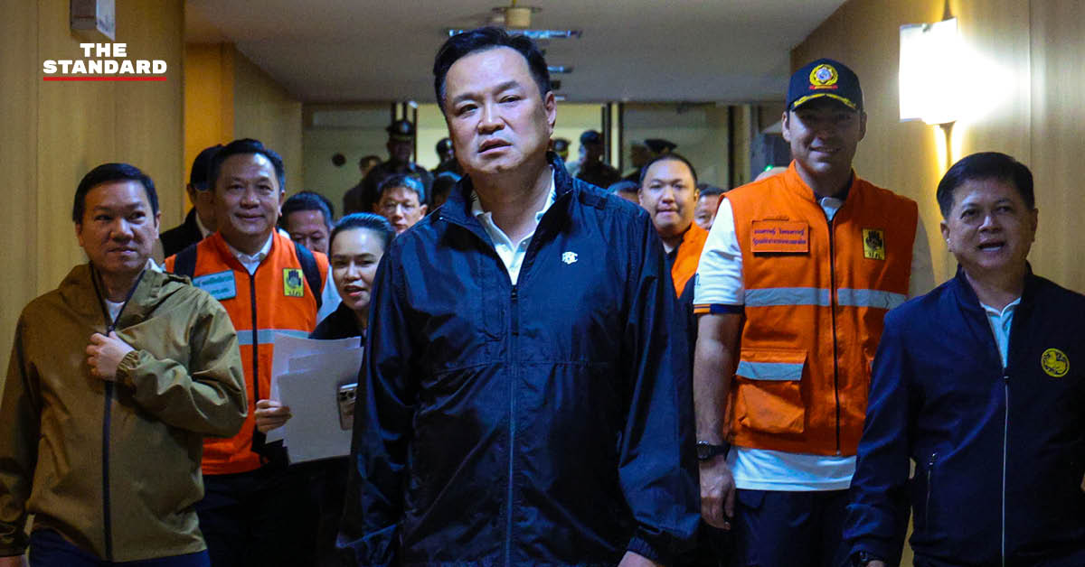 อนุทิน ชาญวีรกูล นายกรัฐมนตรี ลงพื้นที่ติดตามสถานการณ์น้ำท่วม