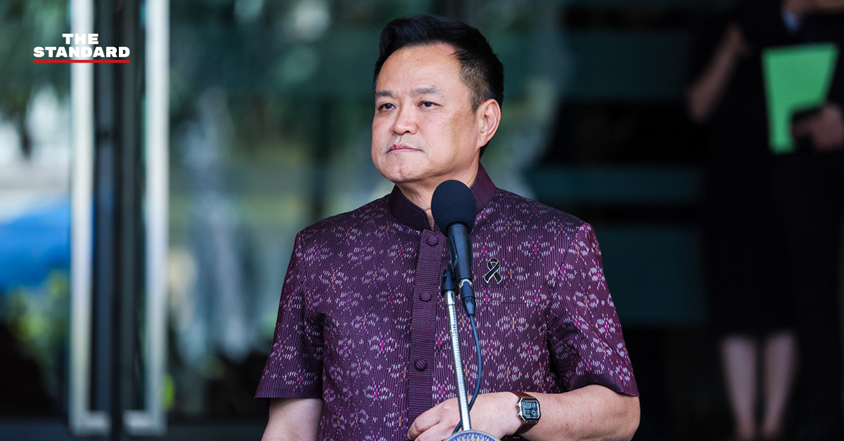 อนุทิน ชาญวีรกูล นายกรัฐมนตรี ให้สัมภาษณ์หลังการประชุมคณะรัฐมนตรีที่ทำเนียบรัฐบาล