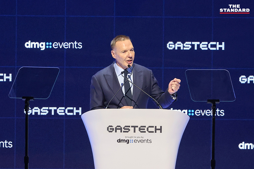ภาพนายกรัฐมนตรีกล่าวปาฐกถาบนเวทีงาน Gastech 2026 7