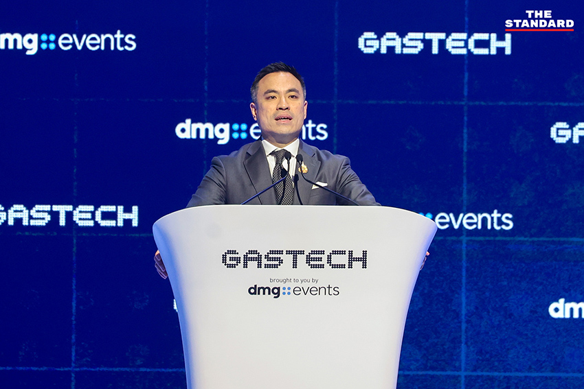 ภาพนายกรัฐมนตรีกล่าวปาฐกถาบนเวทีงาน Gastech 2026 8