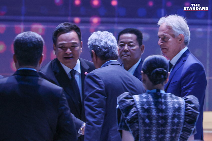 ภาพนายกรัฐมนตรีกล่าวปาฐกถาบนเวทีงาน Gastech 2026 9
