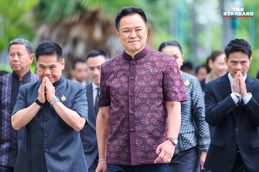 อนุทิน ชาญวีรกูล นายกรัฐมนตรี นำประชุมคณะรัฐมนตรี 1