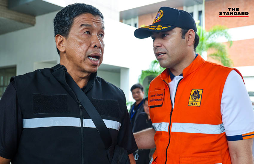 อนุทิน ชาญวีรกูล นายกรัฐมนตรี เดินทางถึงประเทศไทยเพื่อประชุมด่วนรับมือสถานการณ์น้ำท่วม 1